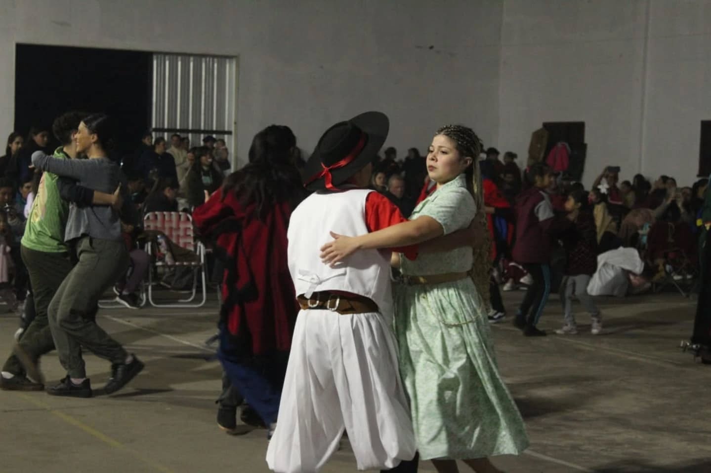 El municipio de Makallé celebró una noche de cultura con gran convocatoria
