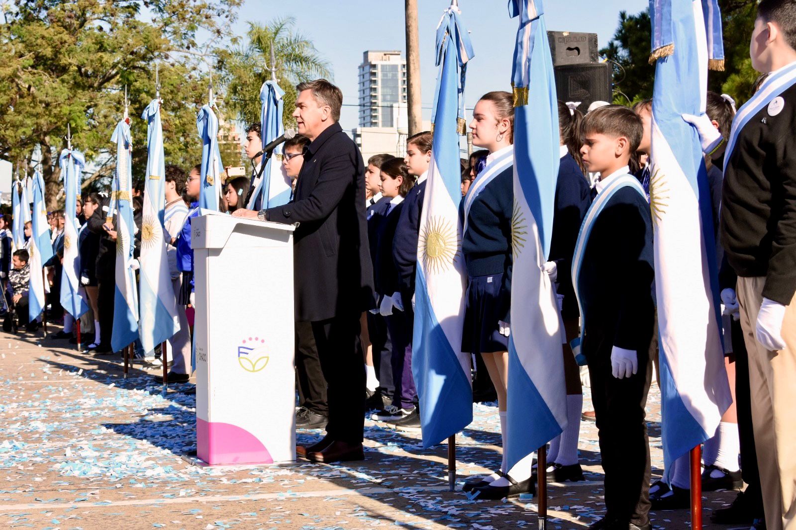 “La lealtad a la bandera es un compromiso profundo”, dijo Zdero