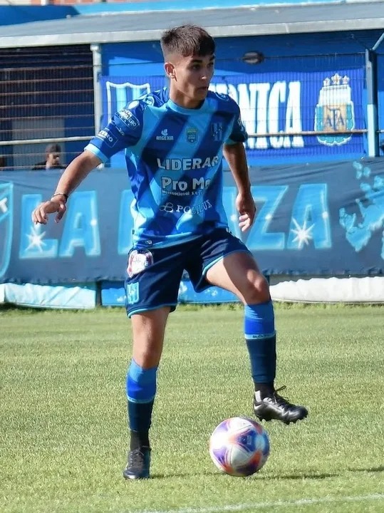 Conmoción en el fútbol: juvenil falleció cuando le operaban de la rodilla