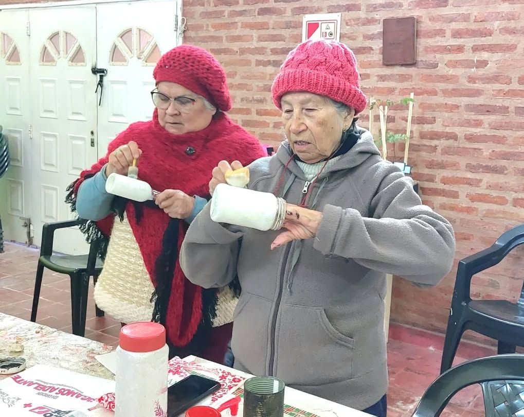  Municipalidad de Fontana: taller creativo para adultos mayores