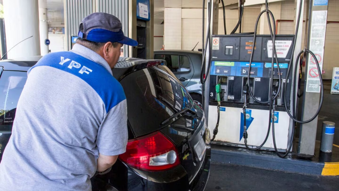YPF aumentará 3,5% las naftas desde la medianoche