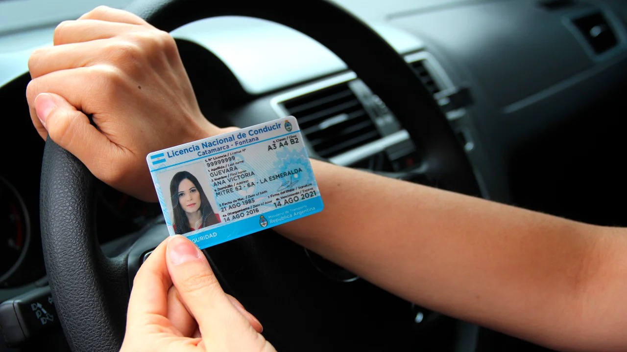 Chubut: investigan a un psicólogo por firmar más de 300 certificados truchos para sacar el carnet de conducir
