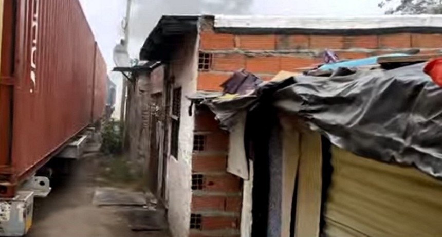 Rosario: un tren descarriló a centímetros de viviendas precarias  