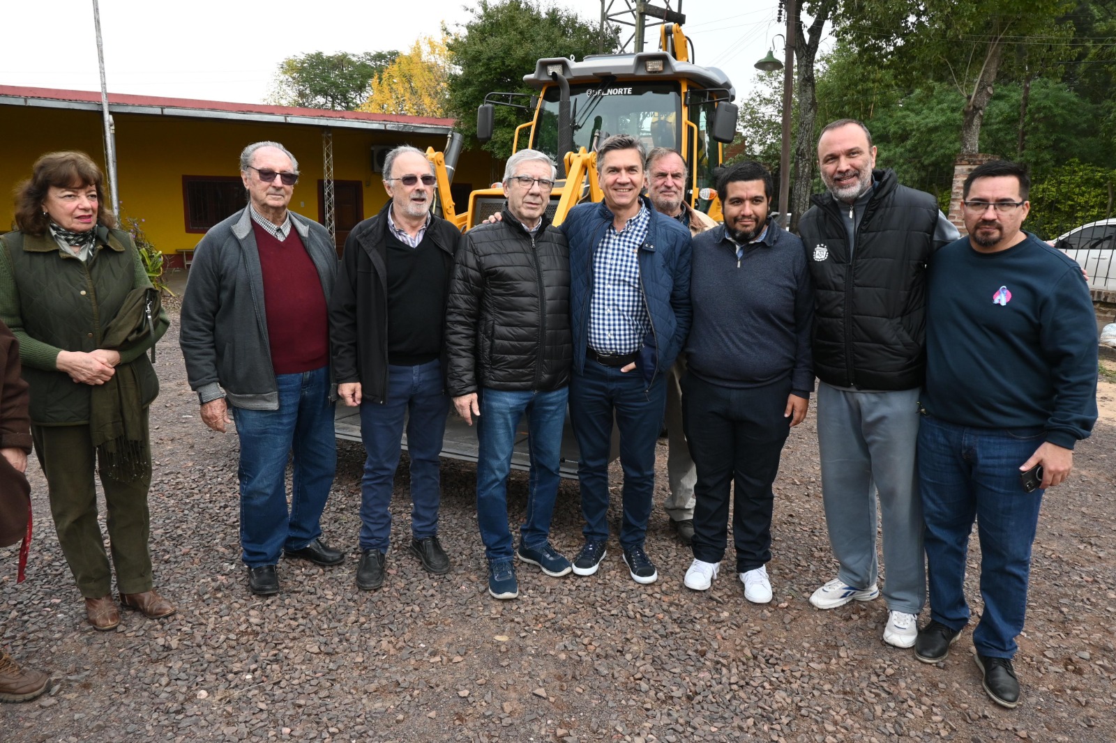 Puerto Tirol: entregaron nueva maquinaria al Consorcio Caminero Nº 40 para mejorar caminos rurales 
