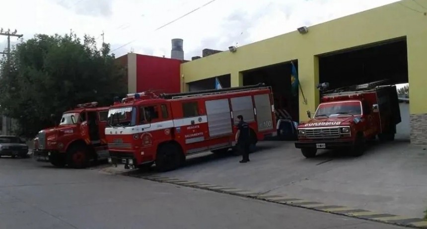 Bomberos Voluntarios venden la autobomba para recaudar fondos