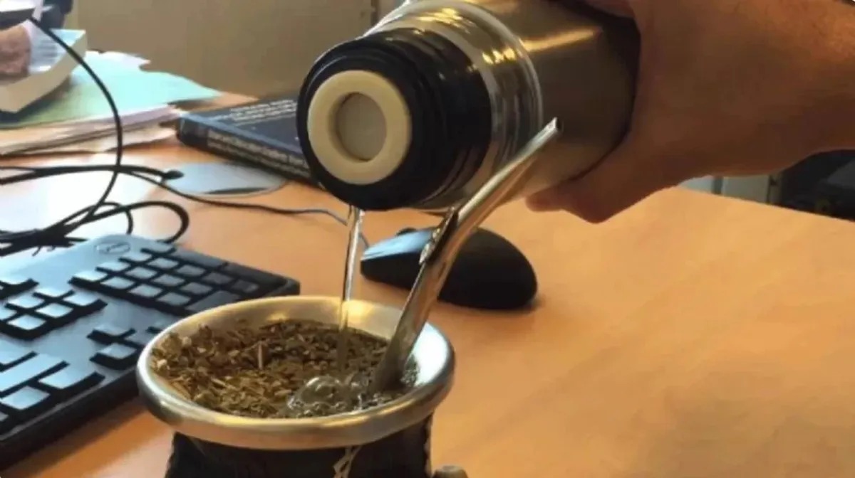 Lo echaron por tomar mate en el trabajo y ahora deberán indemnizarlo
