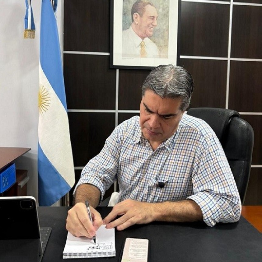 Capitanich se reunió con aliados y volvió a criticar a Javier Milei y a Leandro Zdero