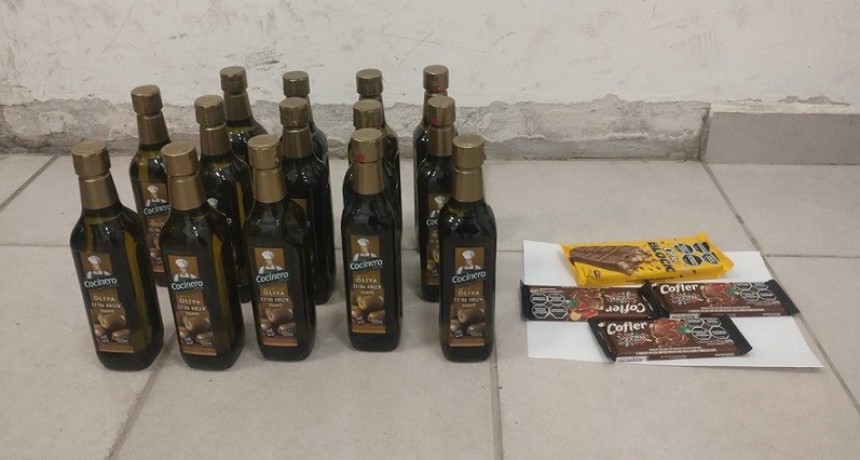 Papelón: los descubrieron con aceites y chocolates escondidos en la ropa