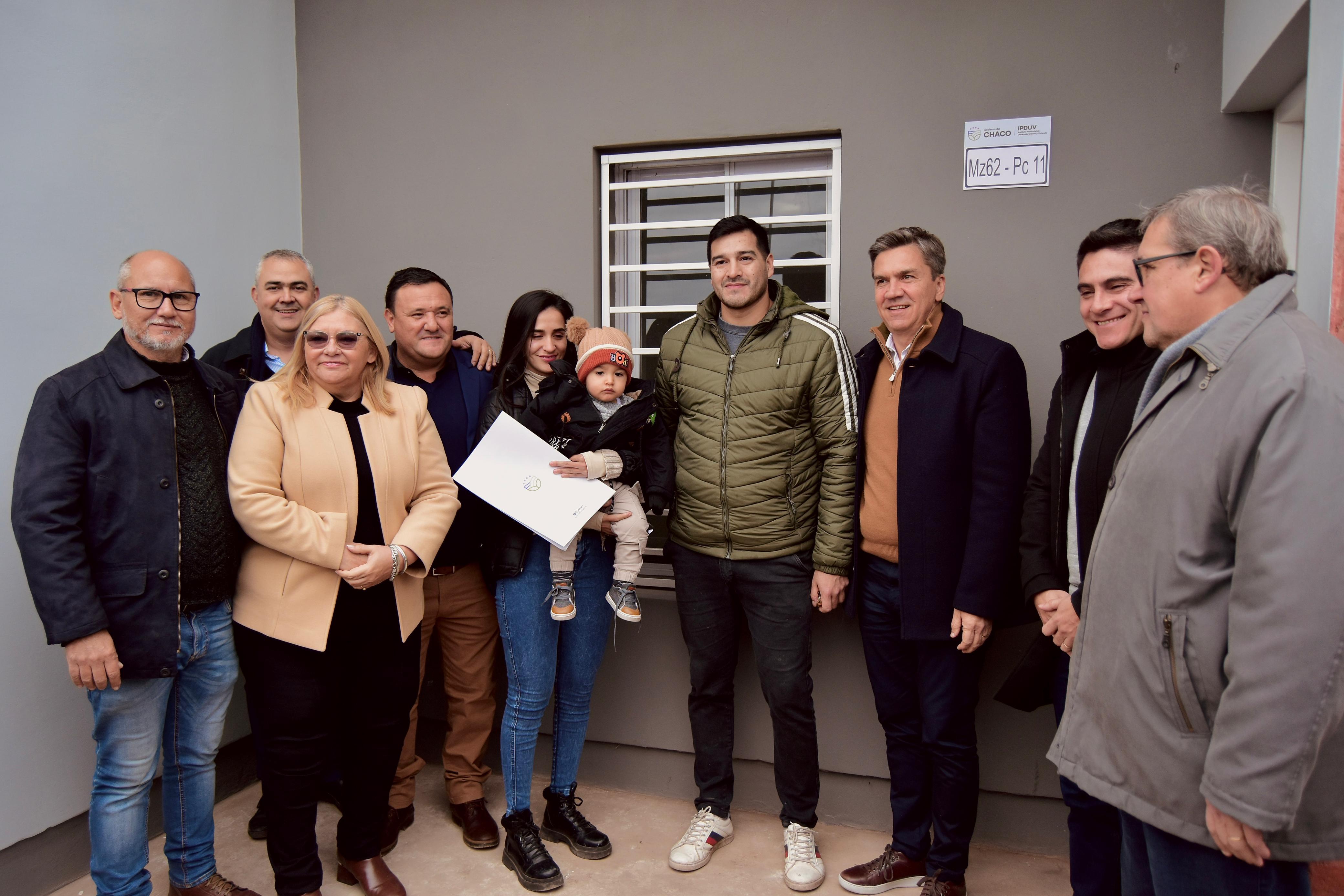 Zdero entregó viviendas a familias de Chorotis en el aniversario 76° de la localidad 
