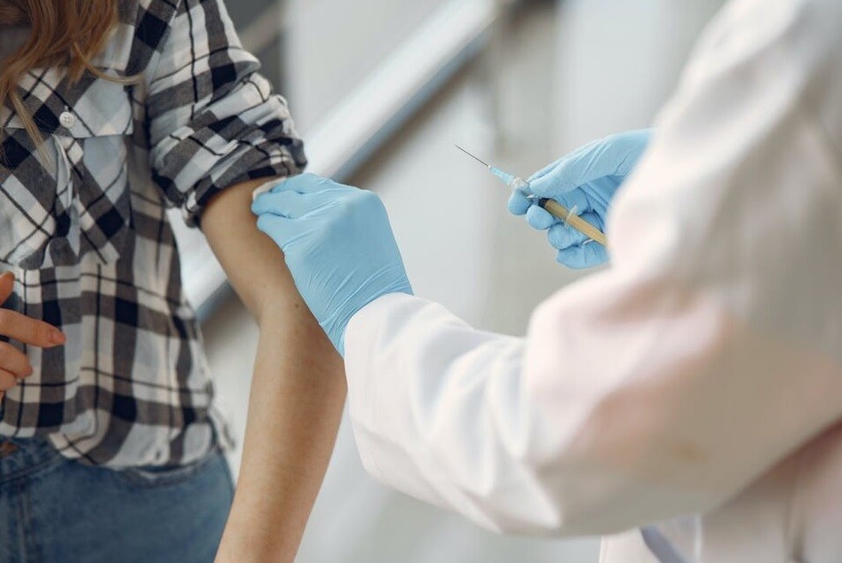 El Gobierno indemnizará a quienes sufrieron efectos adversos por la vacunación anticovid