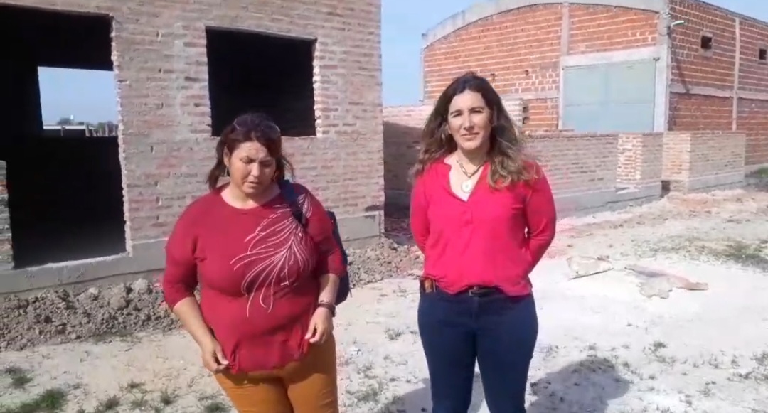 La ministra Marta Soneira visitó las obras de viviendas en La Rubita