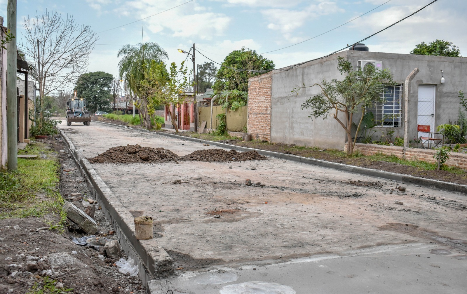 Fontana: Avanza el pavimento en el barrio José Hernández 