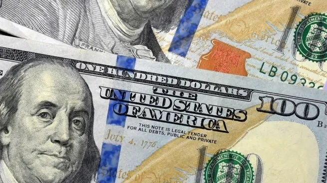El dólar blue sigue subiendo: hoy se cotiza a $1.425 para la compra