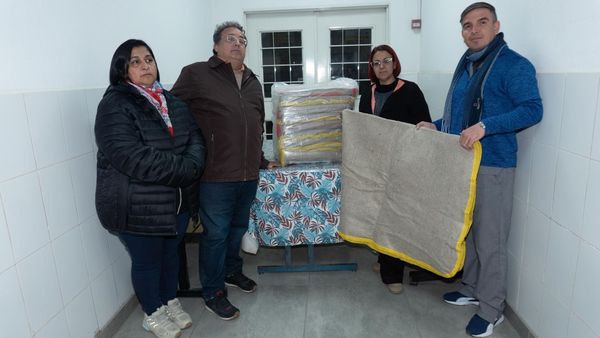  Municipalidad de Fontana: por el frío, entregan frazadas a personas de escasos recursos
