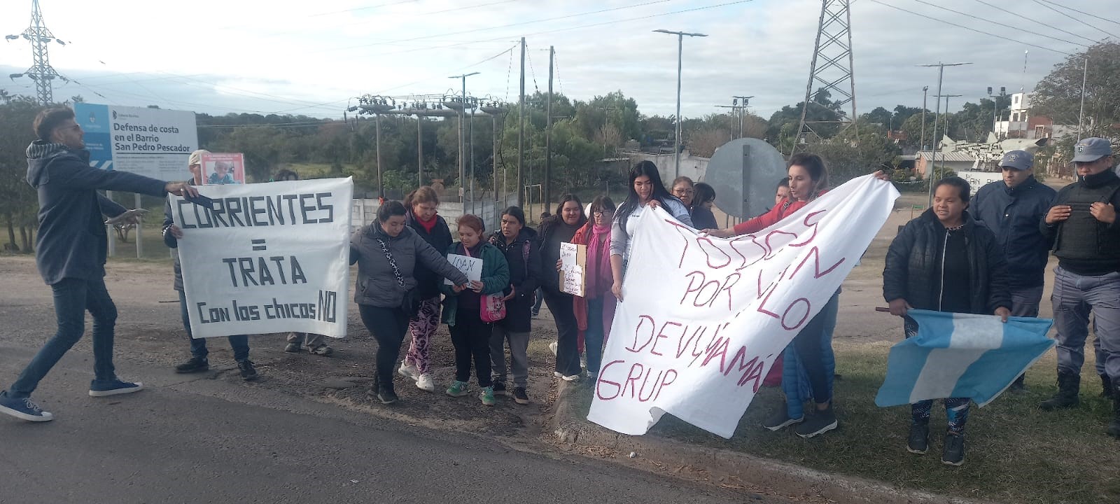 Movilización en el puente Chaco-Corrientes para pedir por la aparición de Loan