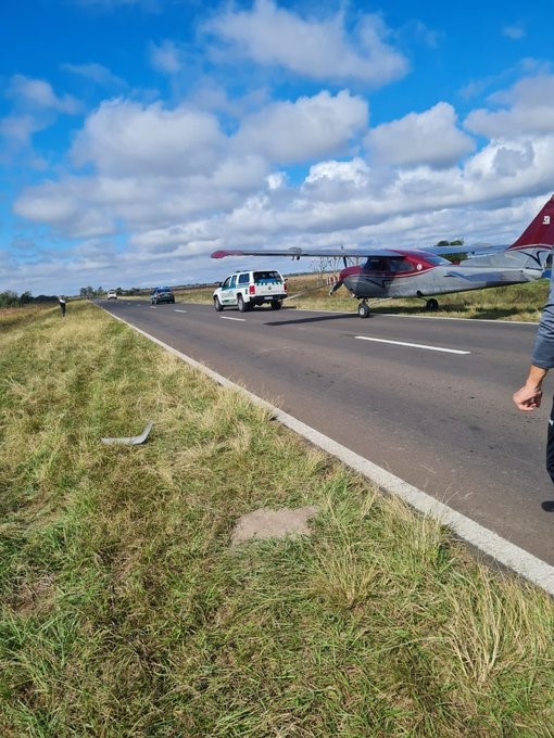 Corrientes: abandonan una avioneta en plena ruta 12 y sospechan del narcotráfico