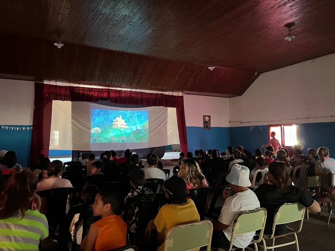 El municipio de Barranqueras llevó “Cine en tu barrio” a la EPA 61
