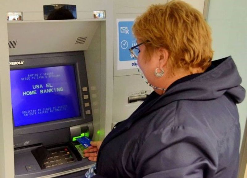 En agosto, el Gobierno continuará pagando un bono de 70 mil pesos a jubilados nacionales
