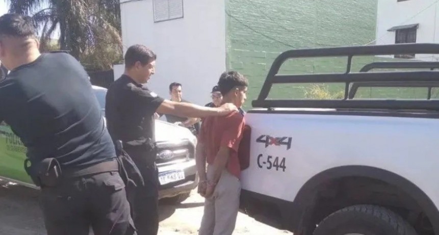 Corrientes: vecino atrapó a un delincuente y lo azotó a 