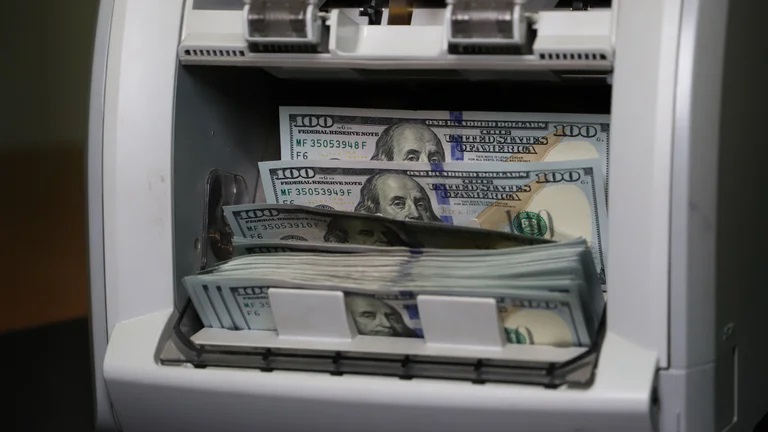 El Central flexibilizó el cepo y pueden comprar dólares quienes recibieron subsidios