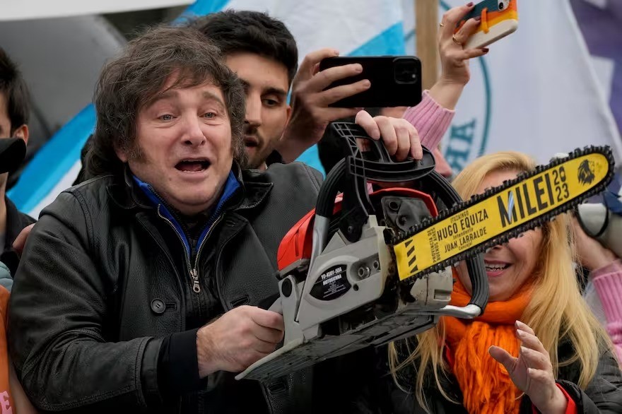 La motosierra no descansa, el Gobierno prepara el cierre de oficinas por decreto