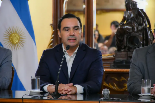 Corrientes: el gobernador Valdés anunció un 15%  de aumento salarial para empleados públicos