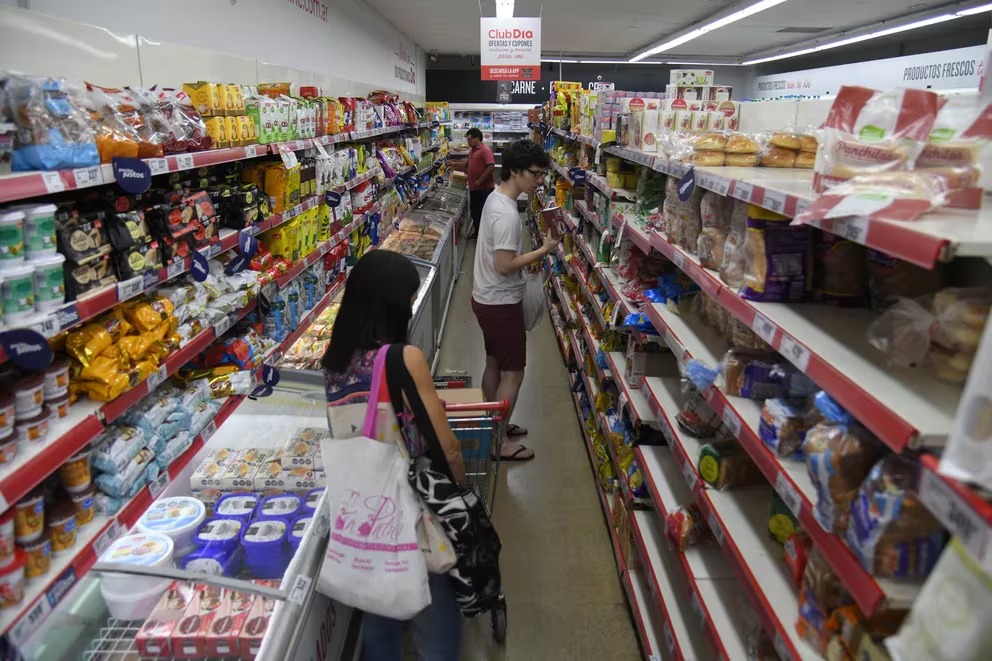 Efectos de la caída del poder adquisitivo: “Desde el 15 del mes la gente empieza a usar la tarjeta de crédito”