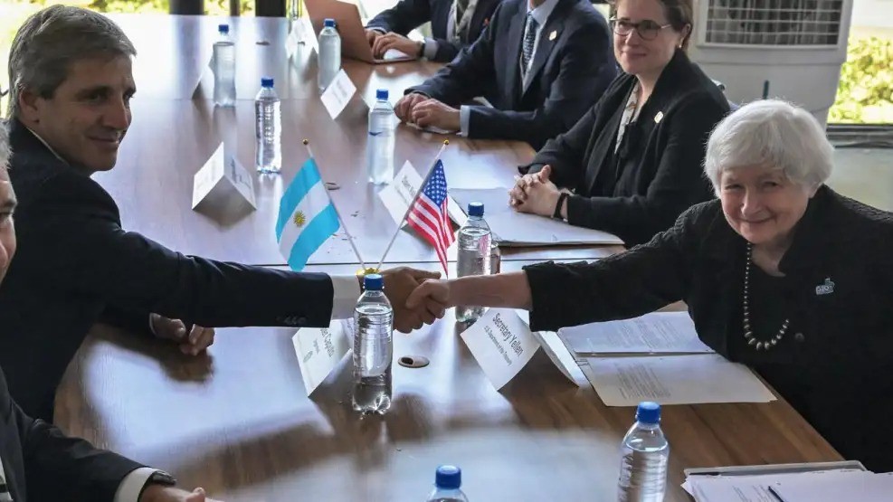 Respaldo de Estados Unidos al plan de Luis Caputo en el medio de las negociaciones con el Fondo