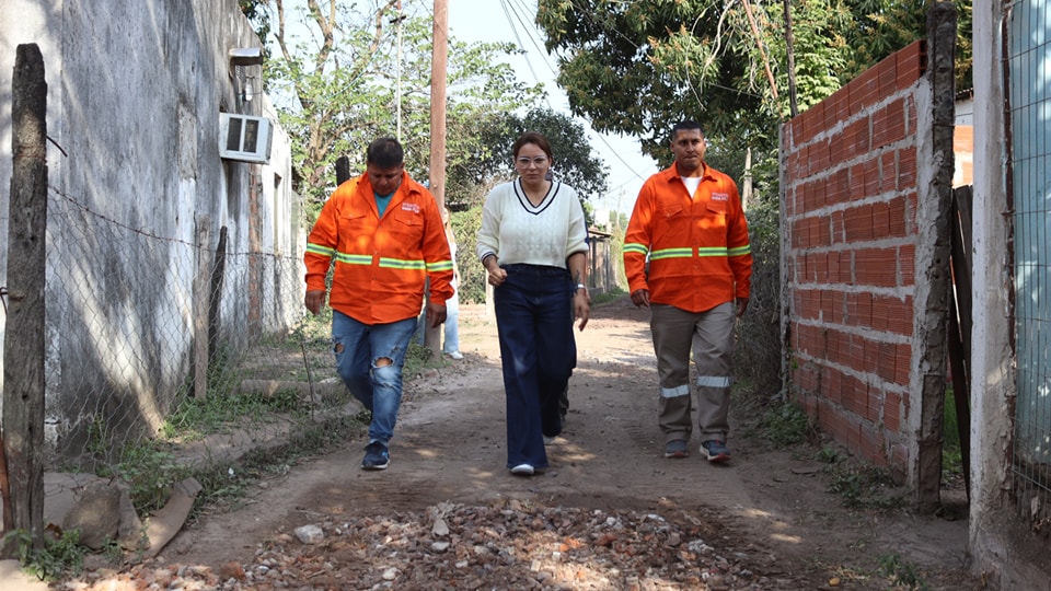 Municipalidad de Barranqueras: mejora de calles y reemplazó de lámparas en el barrio La Lomita