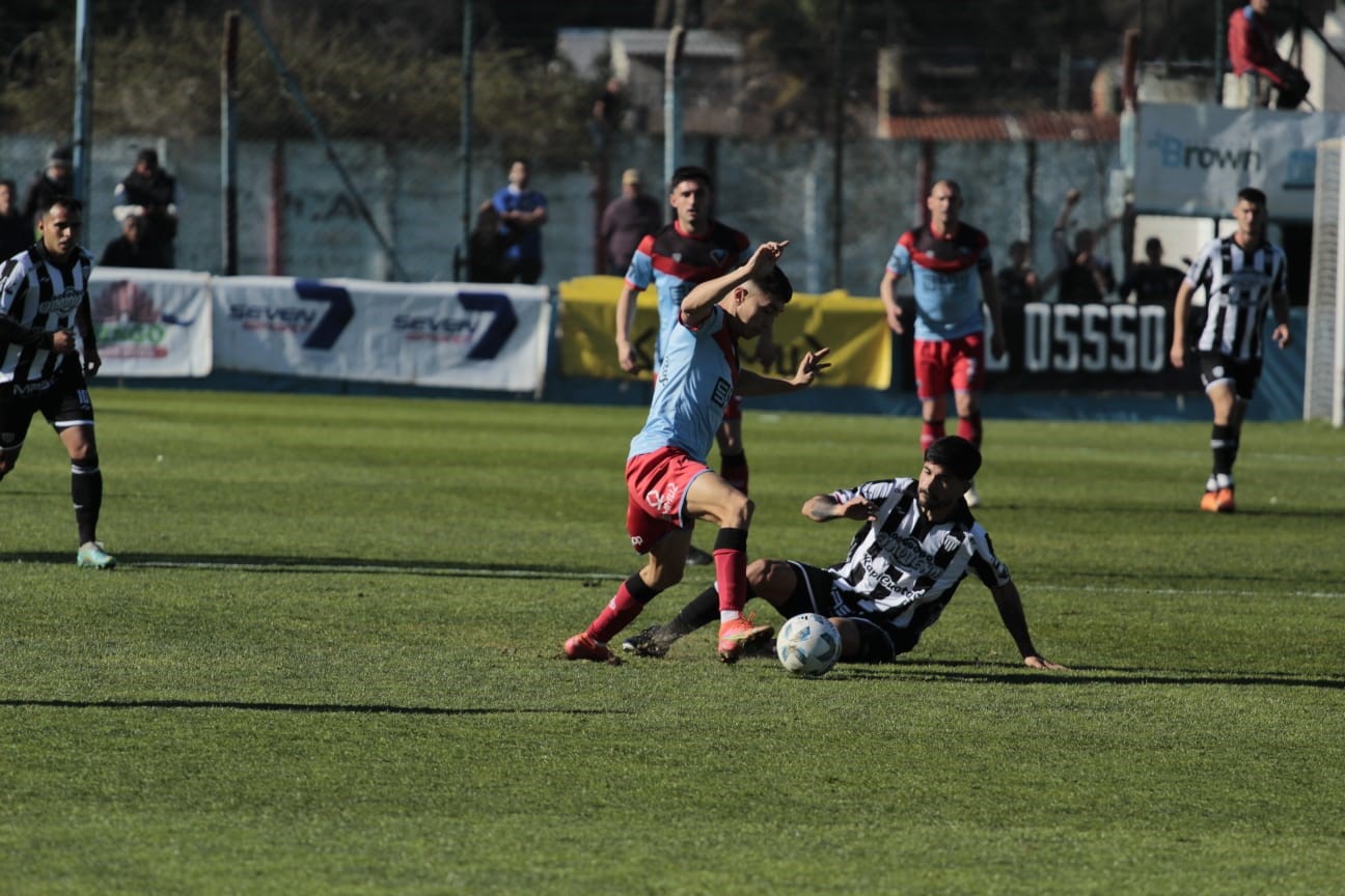 El debut de Pancaldo en For Ever fue con empate ante el colero