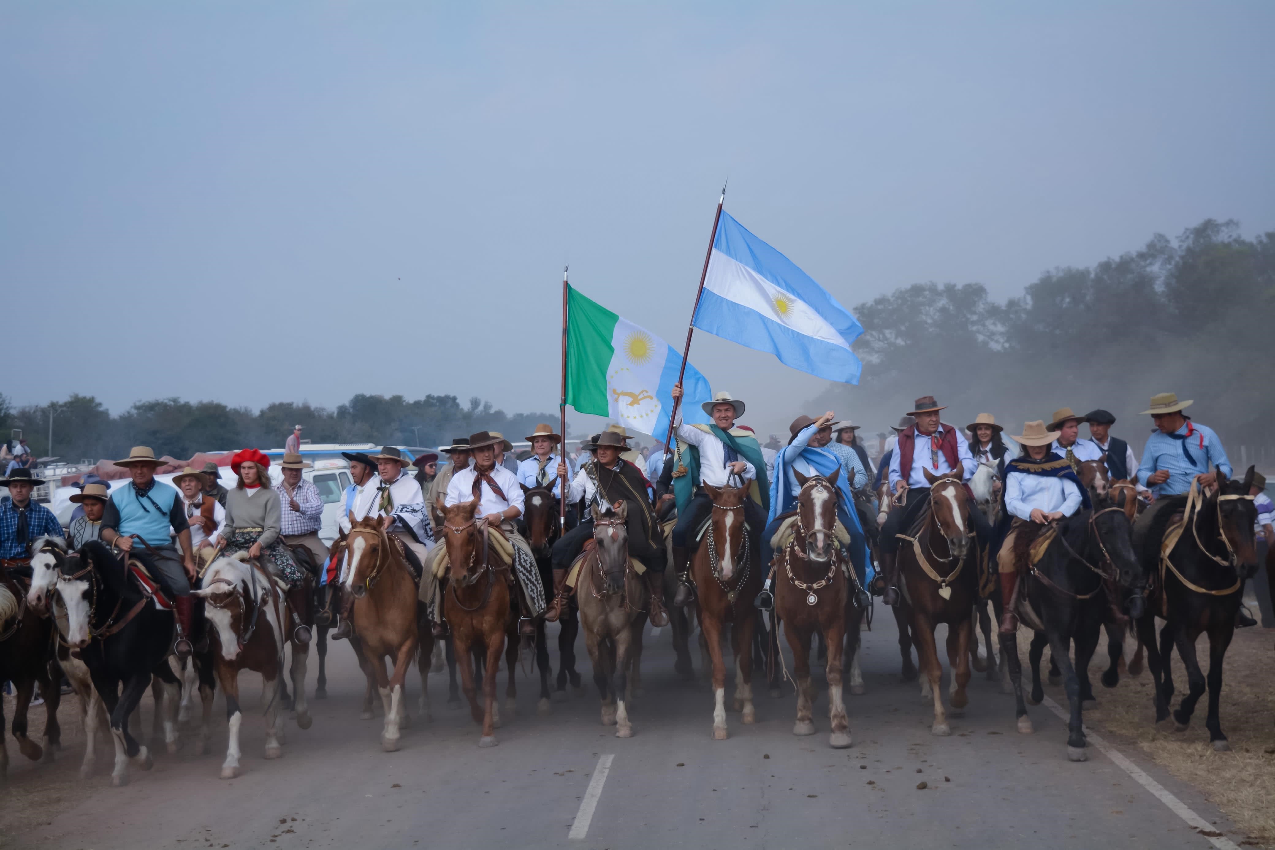 “Es un profundo amor a nuestra tradición”, dijo Zdero al cerrar la multitudinaria Cabalgata de la Fe