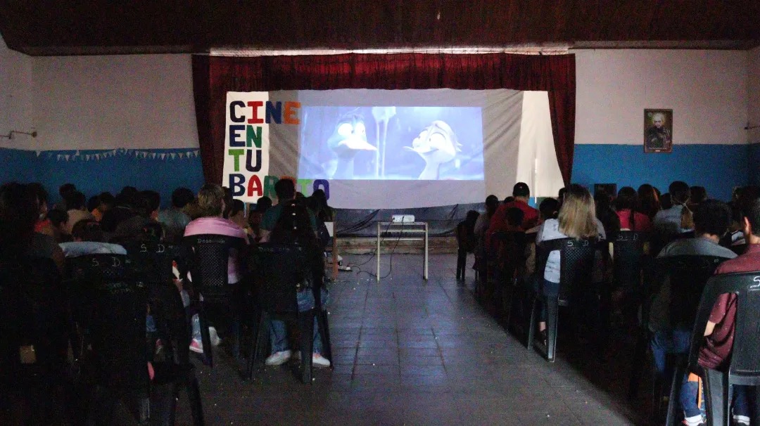 El municipio de Barranqueras cerró las vacaciones de invierno con “Cine en tu barrio”