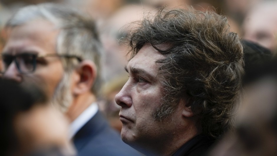 Una encuesta refleja cómo crece el rechazo a Milei de la mano de los dramas económicos