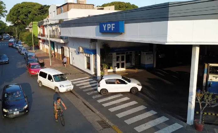 Llegó el día, aumenta el combustible