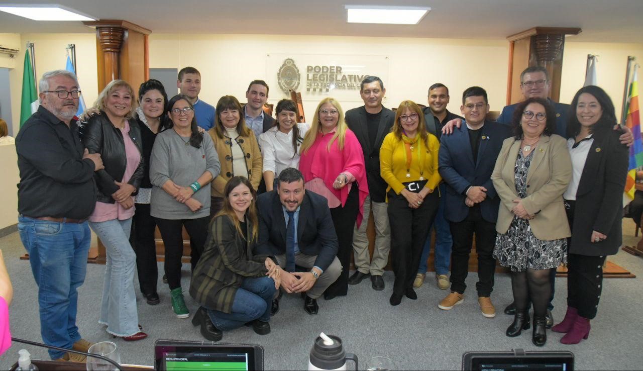 Creación de Defensorías y adopción de perros de la Policía, los destacados del Parlamento