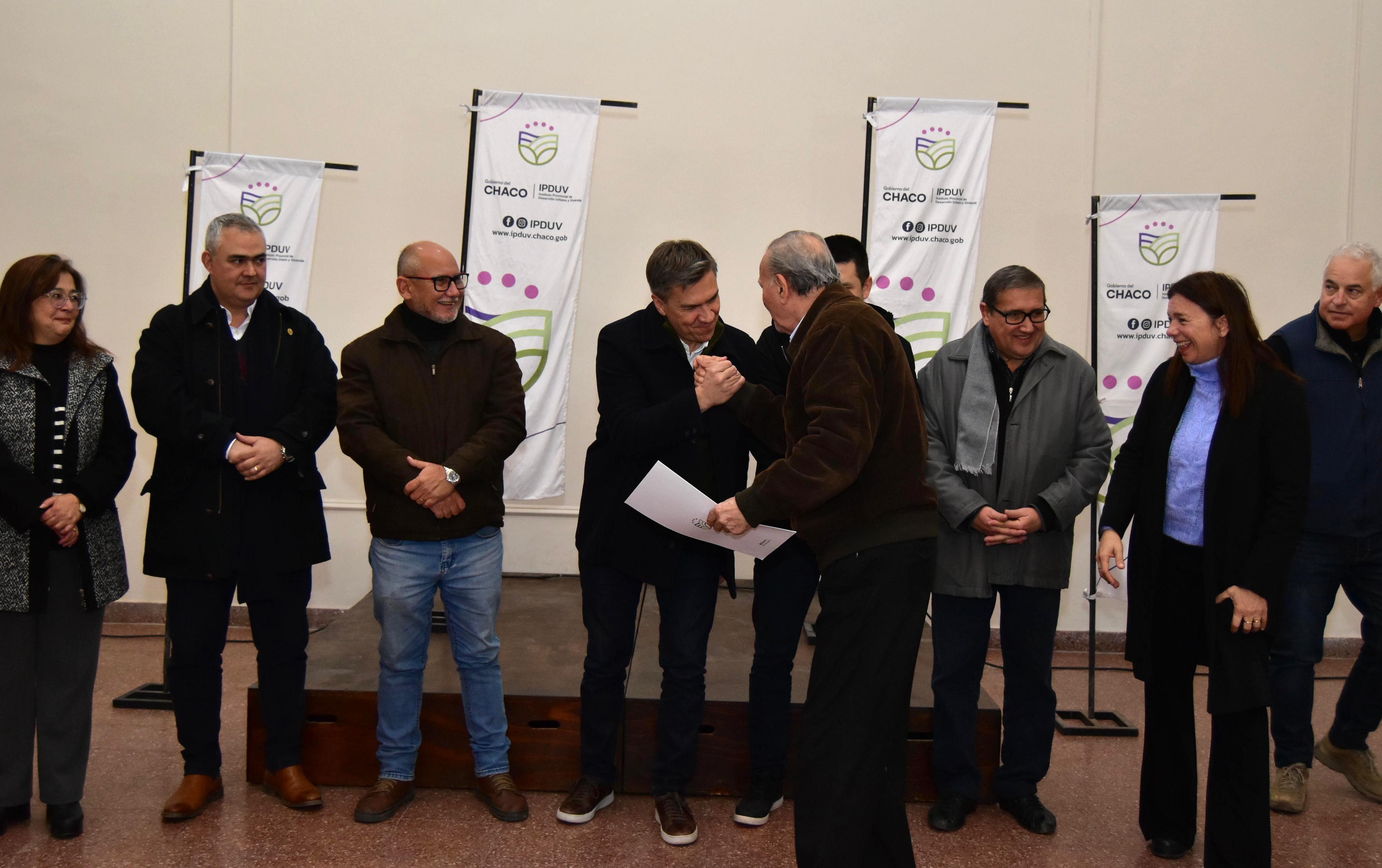Zdero entregó 60 títulos de propiedad en Sáenz Peña: “Decidimos dar tranquilidad a la gente”