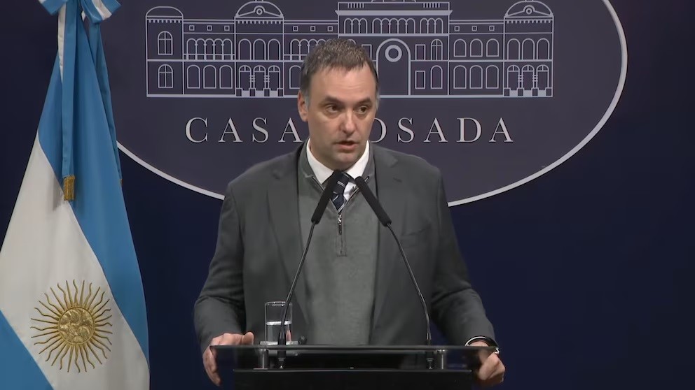 El Gobierno anunció el cierre de Vialidad Nacional y de otros organismos de transporte
