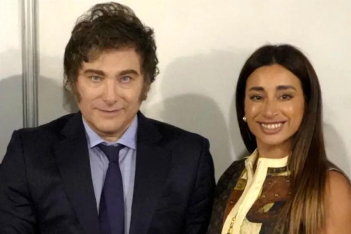 Crece el escándalo por las valijas no declaradas de la azafata que tiene fotos con Milei