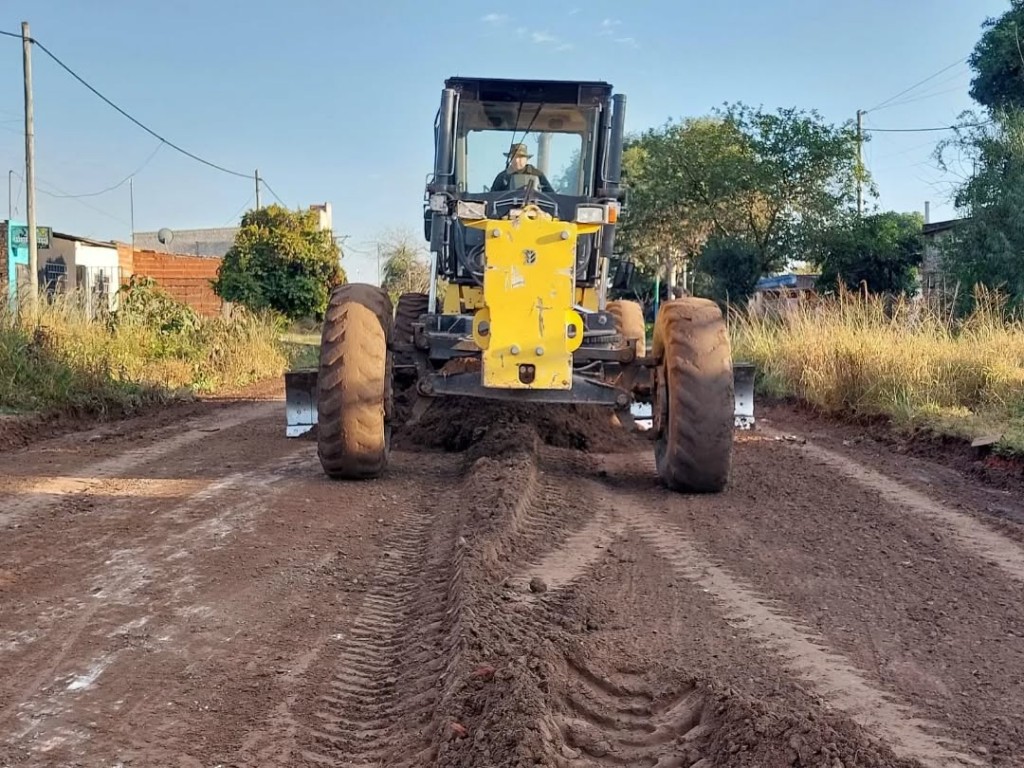  Municipalidad de Fontana: trabajos de perfilado en los barrios Independencia y San Pablo