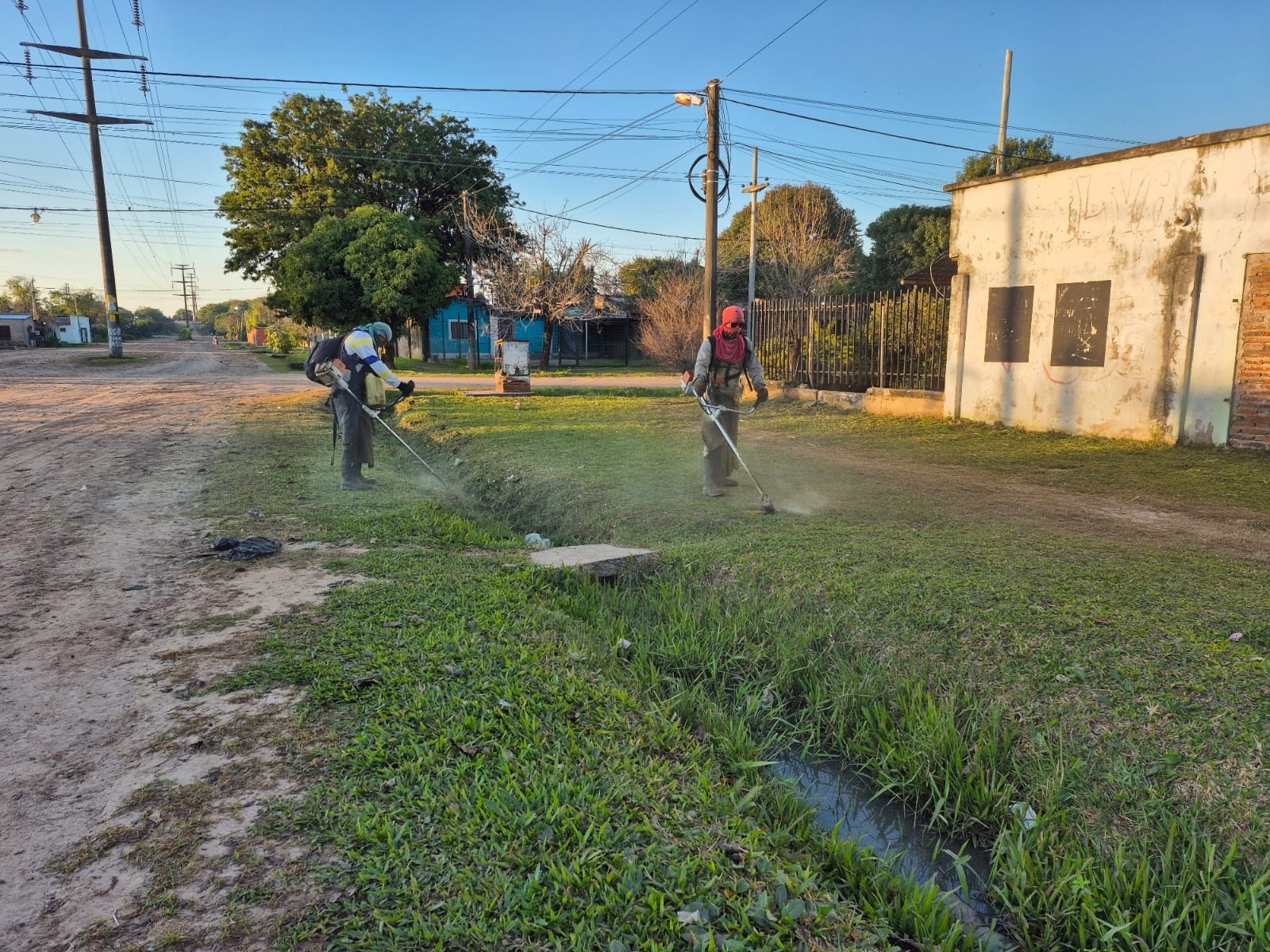 El municipio de Barranqueras refuerza el mantenimiento urbano en distintos sectores