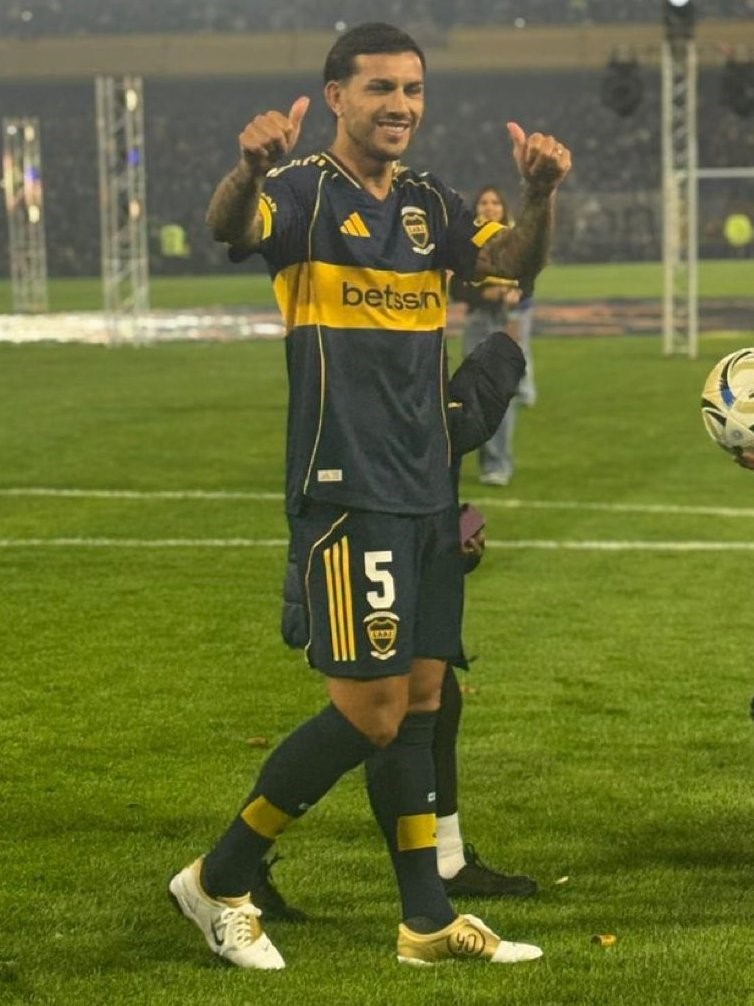 Paredes volvió a Boca: “Ojalá pueda devolver el cariño recibido”