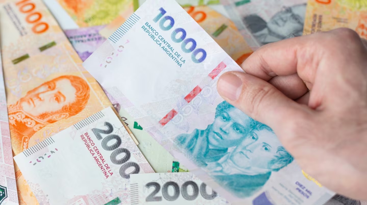 No hay plata: préstamos crecen tres veces más rápido que los depósitos bancarios