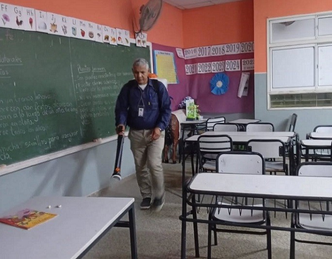 Fontana: Realizan operativos de sanitización en escuelas