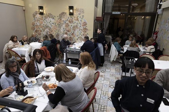 Nuevos hábitos en restaurantes: Ya no se pide postre ni café después de la comida