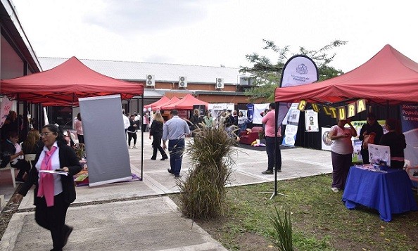 Fontana invita a recorrer la Feria del Libro 