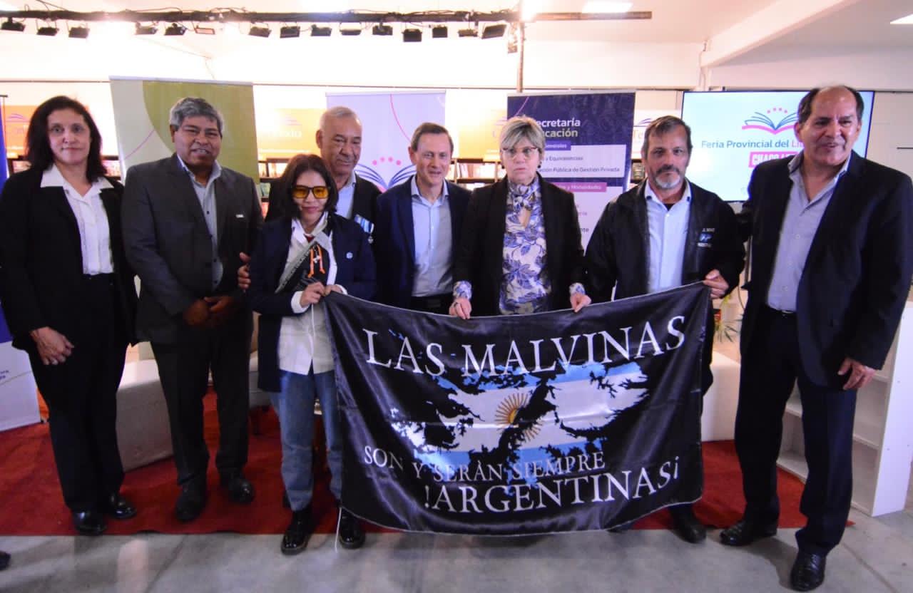 Presentaron la Olimpiada Provincial de Historia de Malvinas en la Feria del Libro