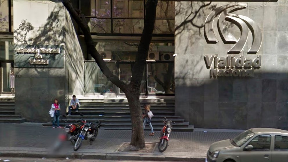 Revés para Milei: la Justicia suspendió el decreto de disolución de Vialidad