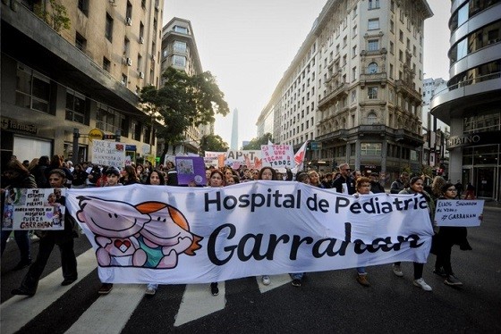 Garrahan: Médicos y residentes volvieron a marchar por salarios y mejores condiciones