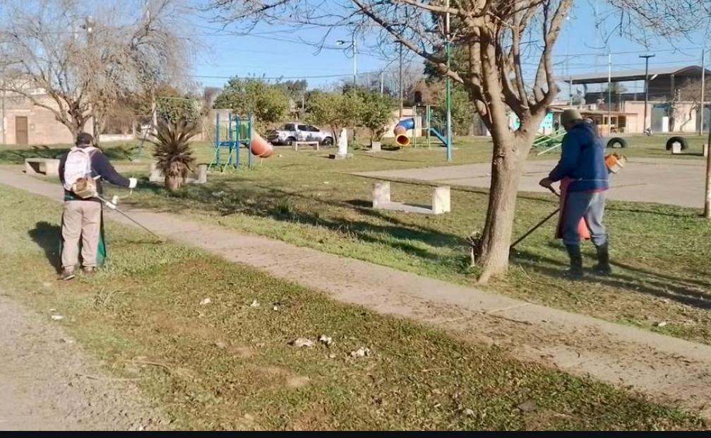 Municipio de Fontana: operativos de limpieza y desmalezado en el barrio Bandera Argentinas