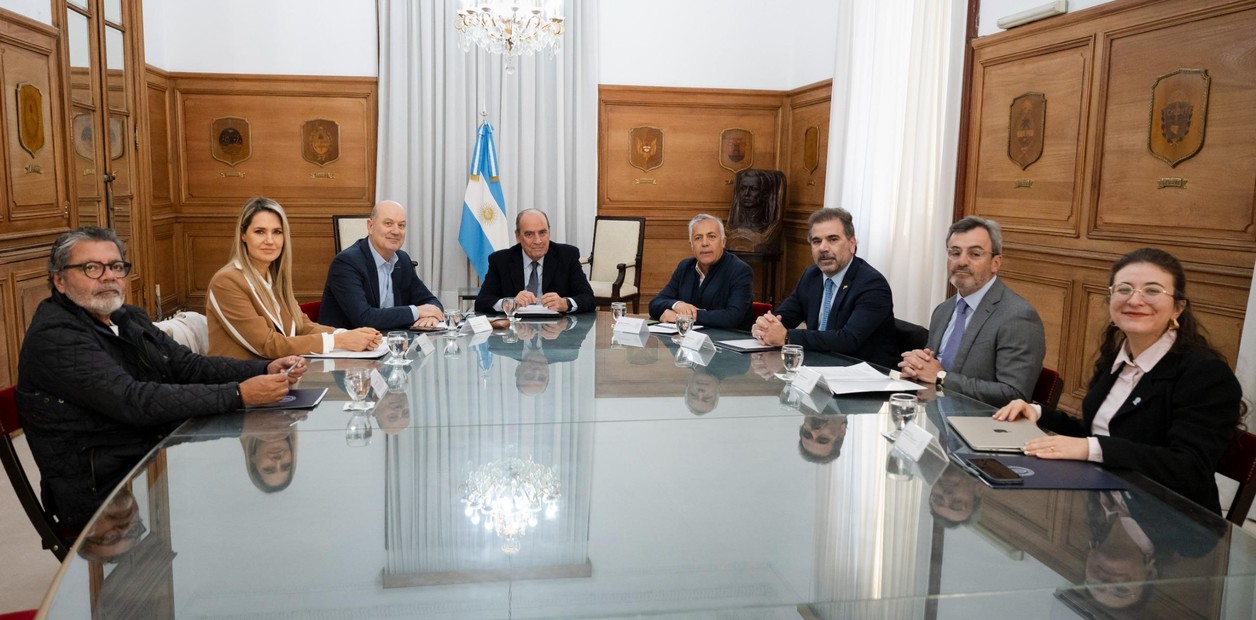 En medio de la tensión con los gobernadores, el Gobierno convoca la segunda reunión del Consejo de Mayo 
